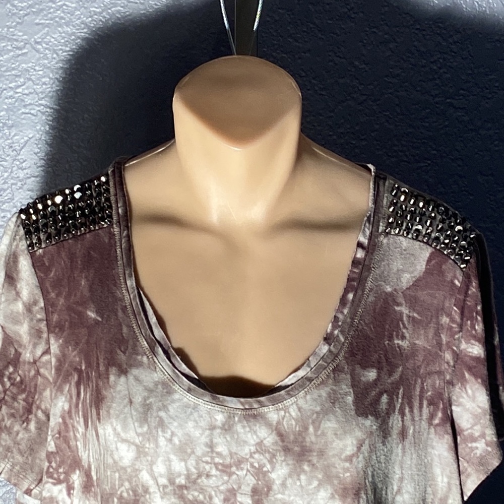 ROCK & REPUBLIC - tee: green tie dye s/s w gunmetal studded shoulder tops - XL - Picture 3 of 16
